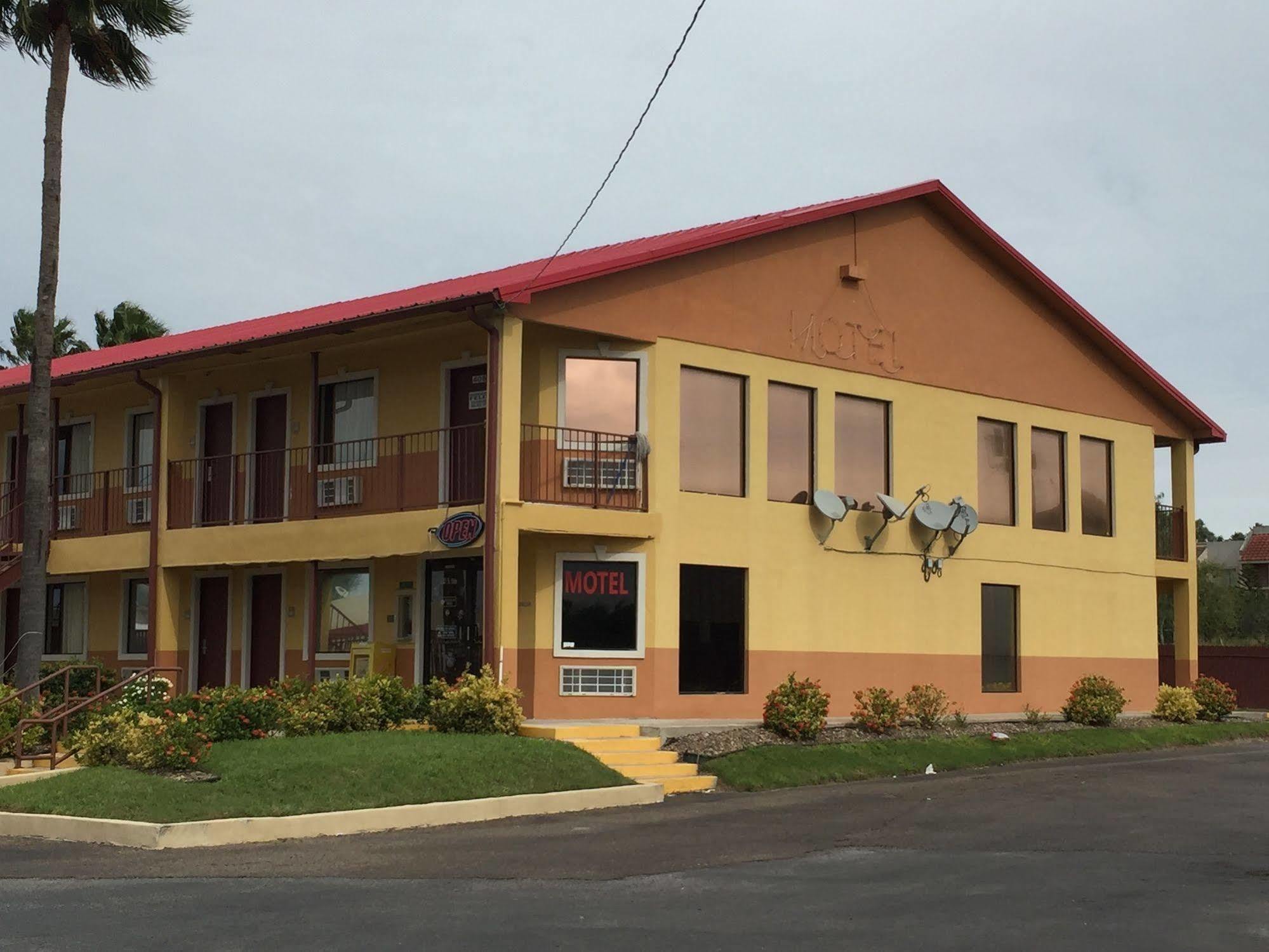 Deluxe Inn Airport Макаллен Экстерьер фото